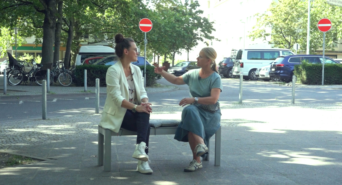 Thumbnailbild für Katja trifft mit zwei Personen im Dialog